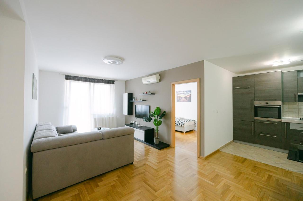Ladenta Apartman*** ซาเกร็บ ภายนอก รูปภาพ