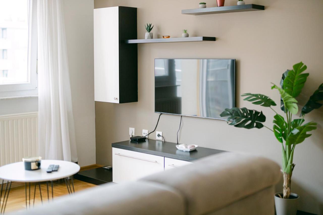 Ladenta Apartman*** ซาเกร็บ ภายนอก รูปภาพ