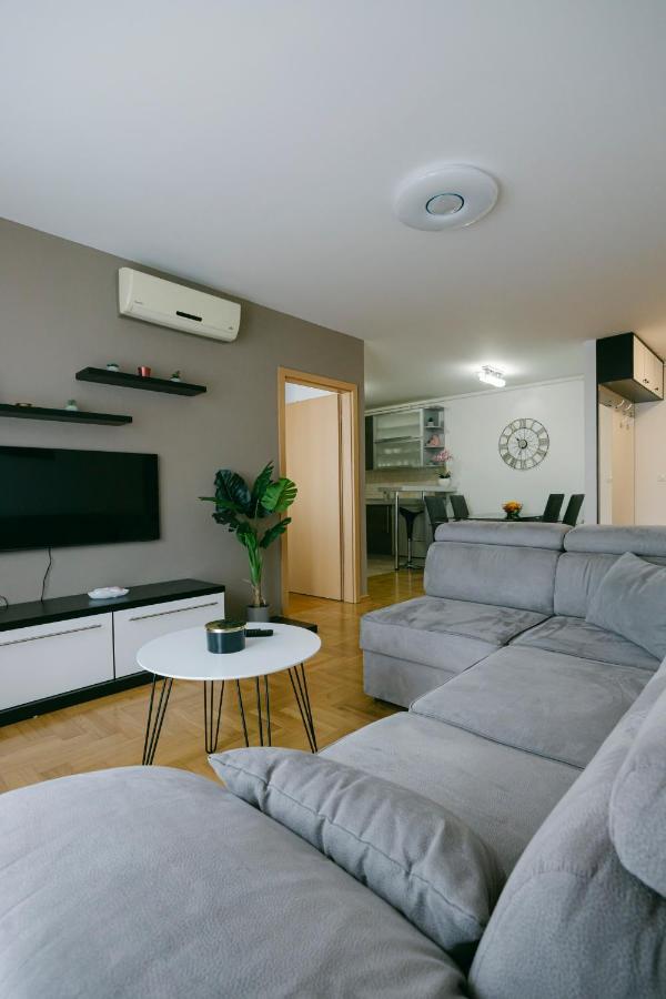 Ladenta Apartman*** ซาเกร็บ ภายนอก รูปภาพ