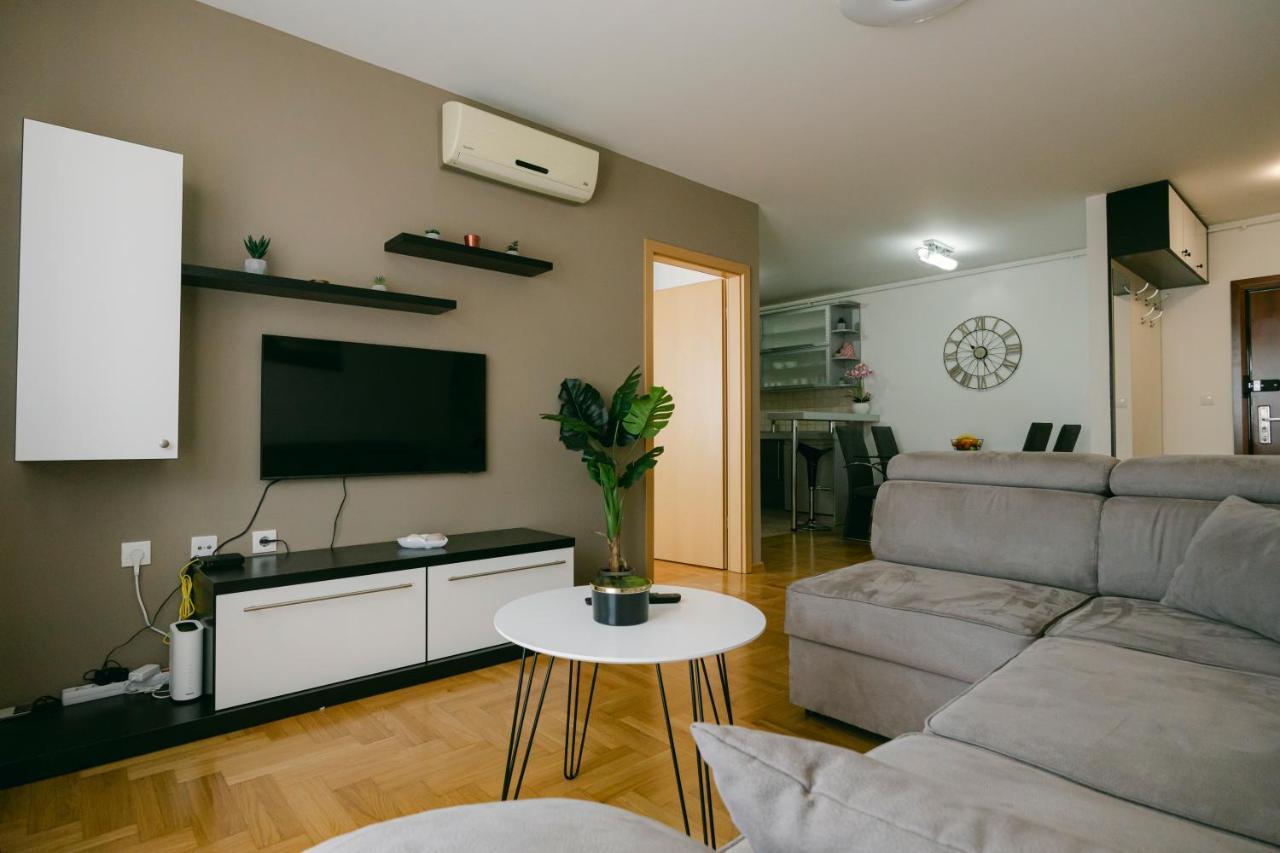 Ladenta Apartman*** ซาเกร็บ ภายนอก รูปภาพ